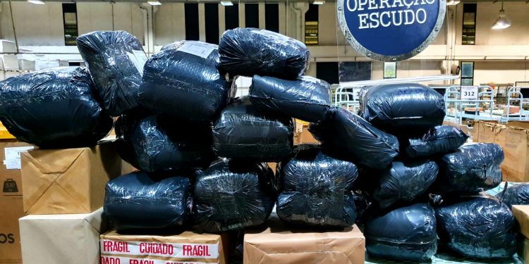 Receita Federal de Foz reteve mais de R$600 mil em remessas postais em operação no norte do estado