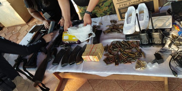 Forças de segurança participam de operação realizada pelo Comando Tripartite e sete pessoas são presas