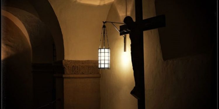 O caso perturbador das freiras que estupravam crianças com crucifixo e as 300 mil vítimas