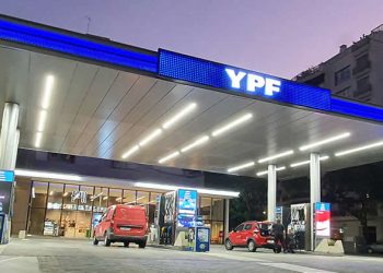Abertura de fronteiras poderá causar desabastecimento de combustível na Argentina