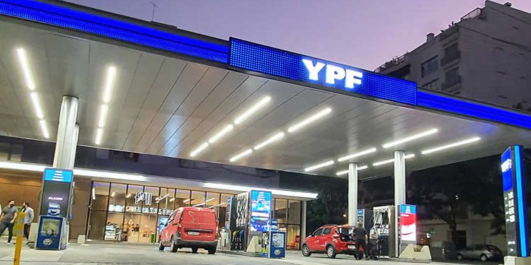 Abertura de fronteiras poderá causar desabastecimento de combustível na Argentina