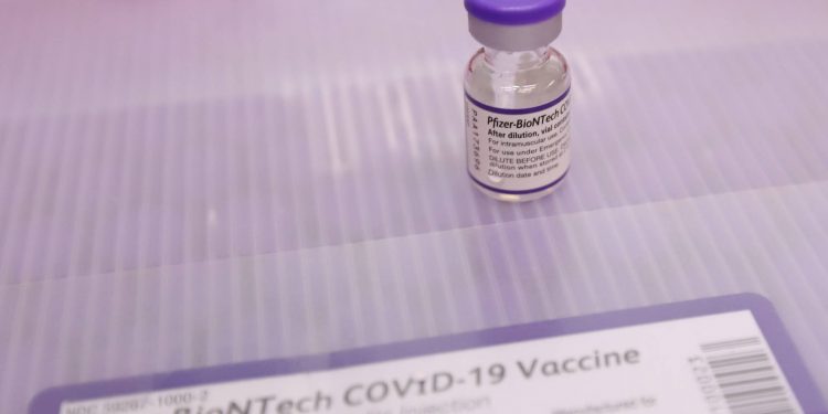 Com novo lote da Pfizer, Paraná vai acelerar vacinação de jovens de 12 a 17 anos