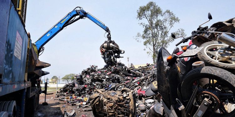 Detran-PR vende 2.867 veículos em leilões de sucata e arrecada R$ 6,1 milhões