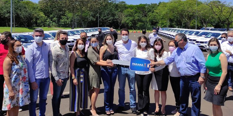 Governador entrega 48 carros para frota da Saúde dos municípios da região de Foz do Iguaçu