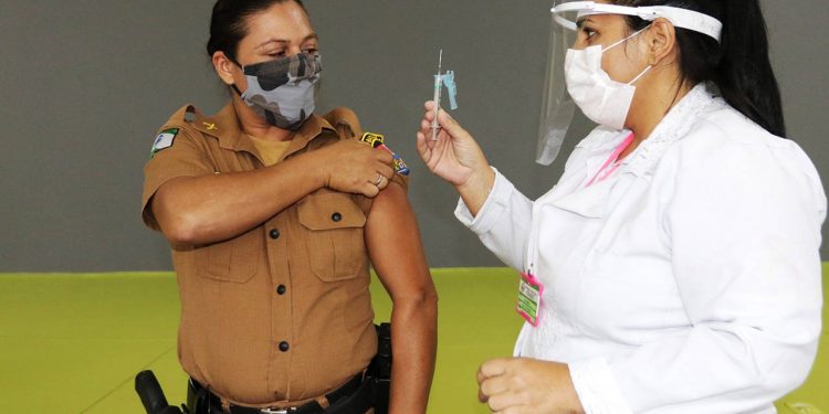 Paraná está entre 11 estados com menor índice de vacinação entre Policiais Militares