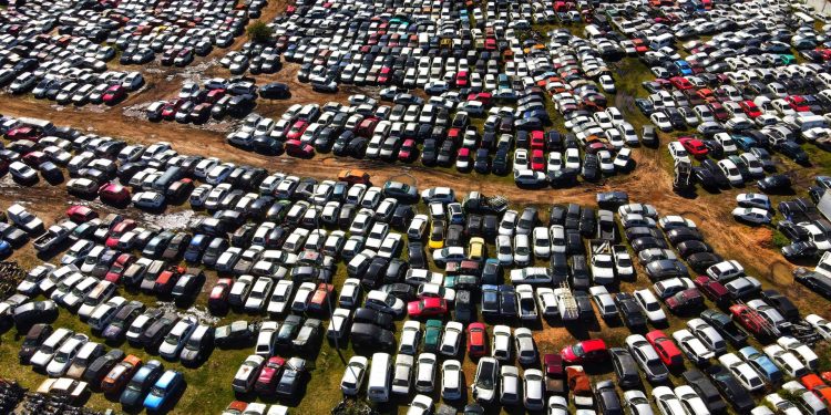 Detran realiza leilão de 3.068 veículos para reaproveitamento de peças