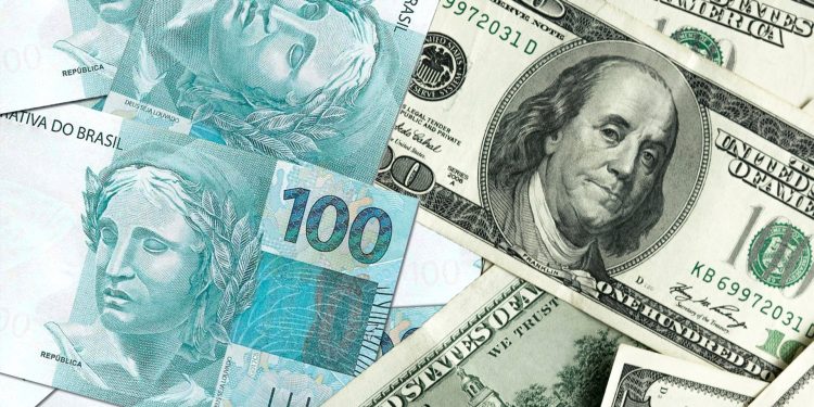 Dólar é vendido a R$ 5,67 nas casas de câmbio em Foz do Iguaçu