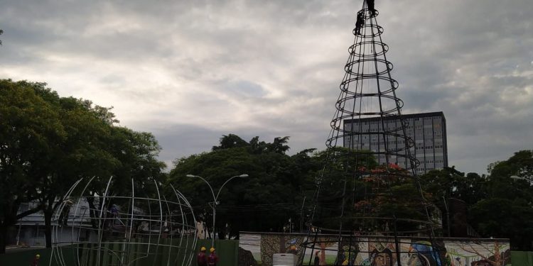 Começa montagem do Natal de Águas e Luzes de Foz do Iguaçu