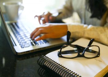 Ensino a distância conquista adeptos e aumenta após fim de restrições