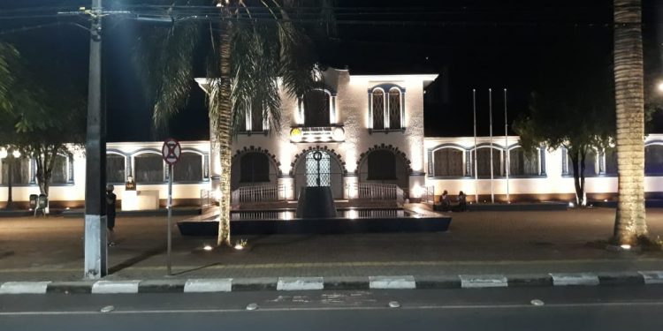 Eletromil testa iluminação cênica no Colégio da Polícia Militar Bartolomeu Mitre