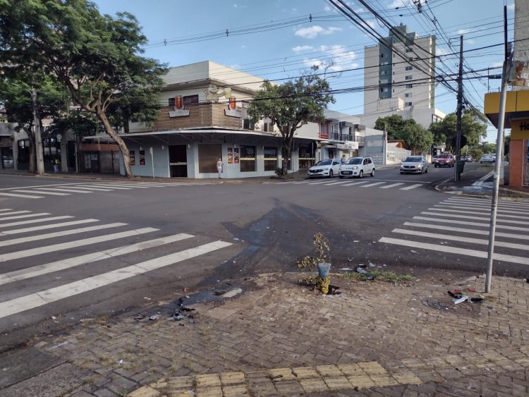 Sem semáforo há 5 dias, cruzamento da Santos Dumont com a Sanwais já registrou 4 acidentes
