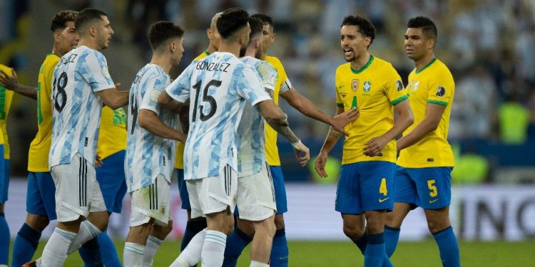 O Brasil enfrenta a Argentina nesta terça (16) às 20h30