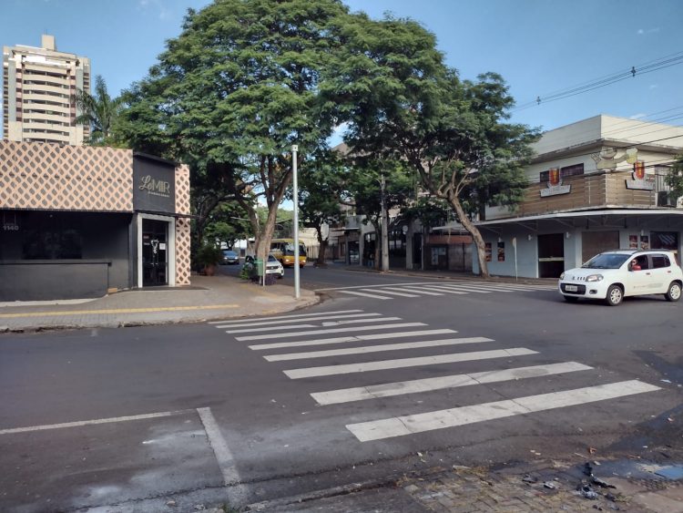 Sem semáforo há 5 dias, cruzamento da Santos Dumont com a Sanwais já registrou 4 acidentes