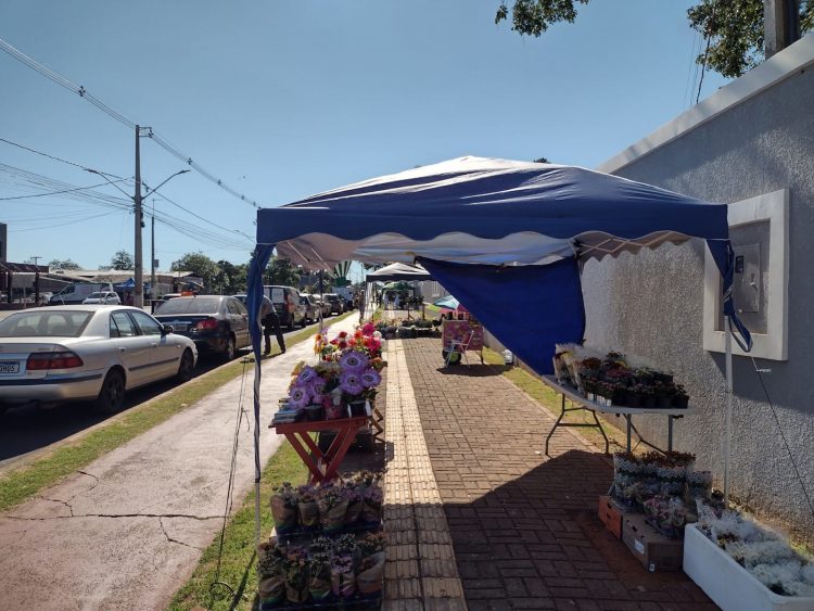 Cerca de 30 mil pessoas devem passar pelos cemitérios de Foz do Iguaçu na terça