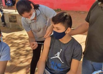 Paraguai inicia vacinação contra a Covid-19 em escolas