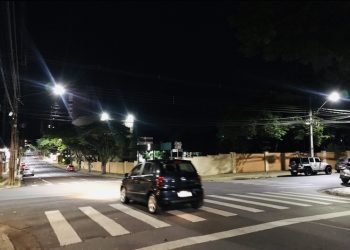 Cruzamento entre as ruas Jorge Sanwais e Santos Dumont está sem semáforo