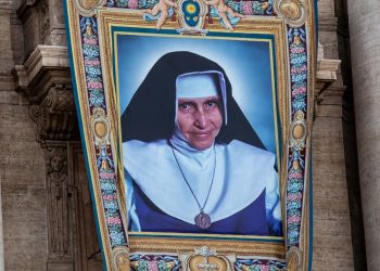 Senador retira proposta de criação de feriado de Santa Dulce dos Pobres