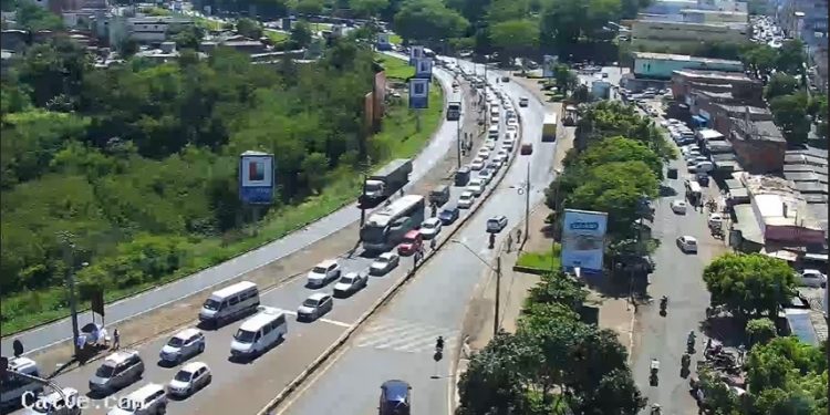 Segundo dia de Black Friday no Paraguai registra congestionamento na BR-277