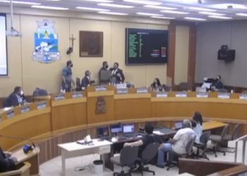 Vereadores discutem durante sessão da Câmara em Foz do Iguaçu