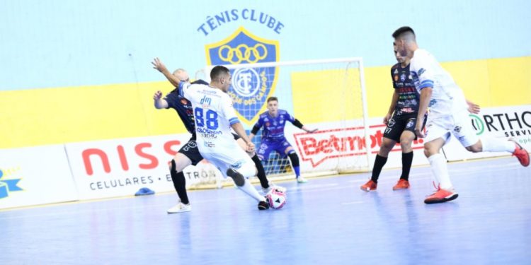 Foz Cataratas tem jogo decisivo neste domingo, 14 de novembro