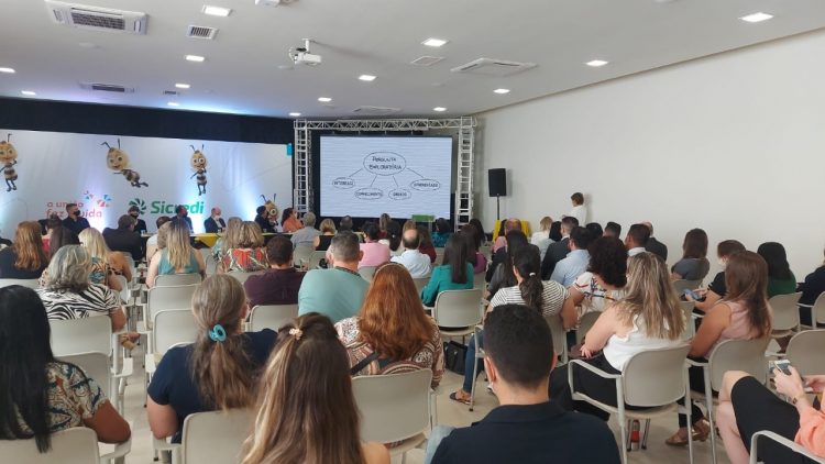 Prefeitura e Sicredi firmam parceria para programa de educação e cidadania