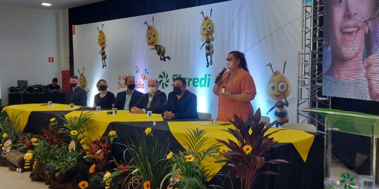 Prefeitura e Sicredi firmam parceria para programa de educação e cidadania