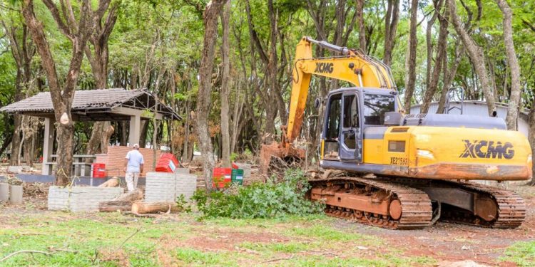 Prefeitura de Santa Terezinha realiza reparos na praia e anuncia reabertura para dezembro