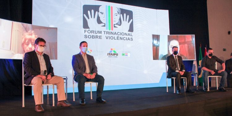 Fórum sobre Violências discute soluções para realidades semelhantes nos países da fronteira