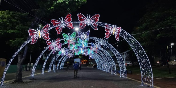 Natal de Águas e Luzes de Foz começa ganhar forma na Praça da Paz
