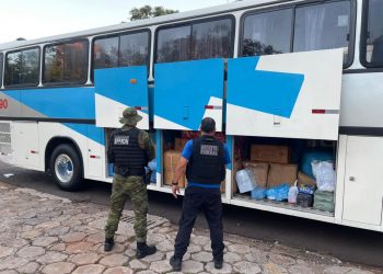 Ônibus carregado de mercadorias é apreendido pela Receita Federal e BPFron