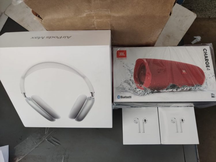 Mercadorias irregulares são retidas no Centro de Distribuição de Remessas Postais