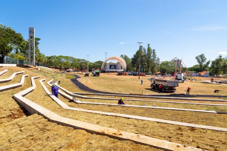 Obras do Gramadão entram na reta final para receber atrações natalinas em Foz