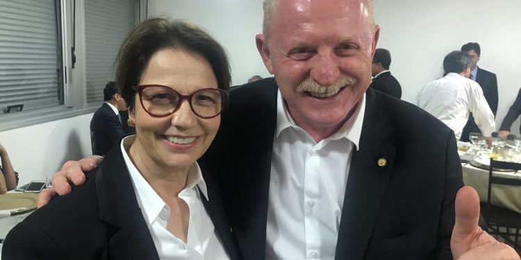 Deputado Vermelho acompanha ministra da Agricultura, Tereza Cristina, em congresso de aquicultura em Foz