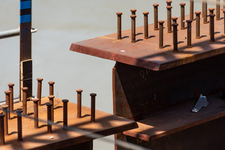 Consórcio finaliza concretagem das duas torres principais da Ponte da Integração