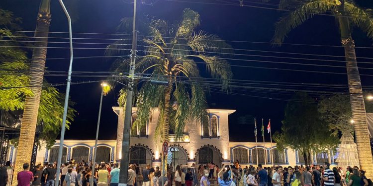 Praça do Mitre recebe nova iluminação cênica