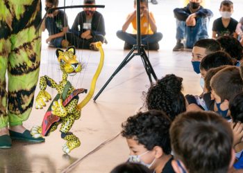 Itaipu leva espetáculo às escolas para comemorar o Dia Nacional da Onça-Pintada