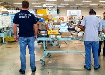 Mercadorias estrangeiras irregulares são retidas no Centro de Remessas Postais de Foz