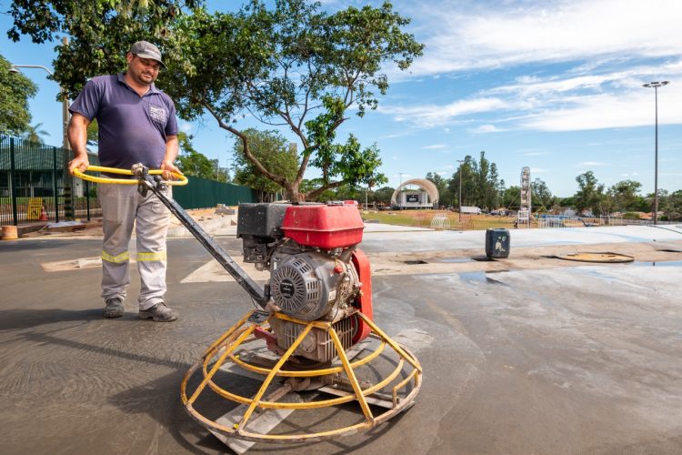 Natal de Águas e Luzes começa nesta quarta (1º) com espetáculo e chegada do Papai Noel na Praça da Paz