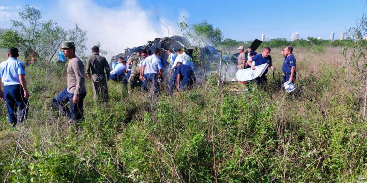 Queda de helicóptero da Força Aérea Paraguaia deixa 3 mortos