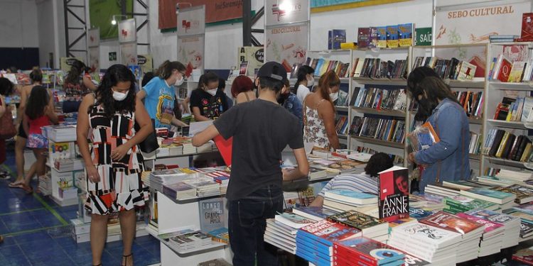 Feira do Livro de Foz do iguaçu segue com programação cultural até o dia 27 de novembro