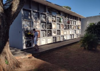 Cerca de 30 mil pessoas devem passar pelos cemitérios de Foz do Iguaçu na terça