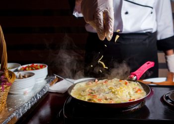 Evento sobre inovação, identidade e experiência na gastronomia reúne empresas do setor, em Foz do Iguaçu