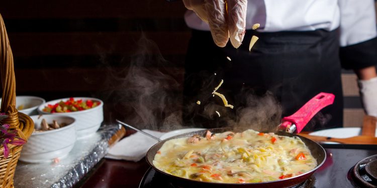 Evento sobre inovação, identidade e experiência na gastronomia reúne empresas do setor, em Foz do Iguaçu