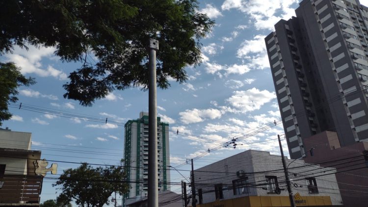 Sem semáforo há 5 dias, cruzamento da Santos Dumont com a Sanwais já registrou 4 acidentes