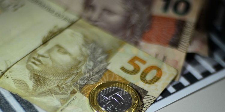 Trabalhadores nascidos em fevereiro podem sacar auxílio emergencial