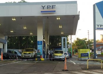 Postos de Puerto Iguazú limitam venda de combustível para estrangeiros