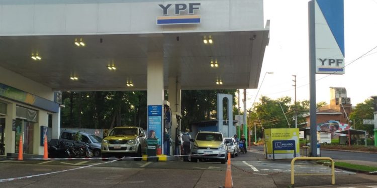 Postos de Puerto Iguazú limitam venda de combustível para estrangeiros