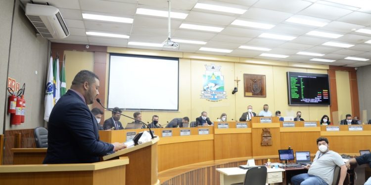 Aprovado projeto que proíbe nomeação de condenados por crimes sexuais contra crianças e adolescentes em cargos públicos