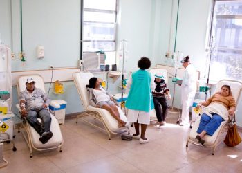 Estatuto da Pessoa com Câncer é sancionado com veto a garantia de acesso a remédio mais eficaz