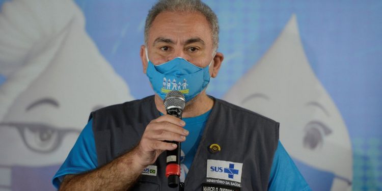 Principal resposta contra Ômicron é vacinação, diz ministro